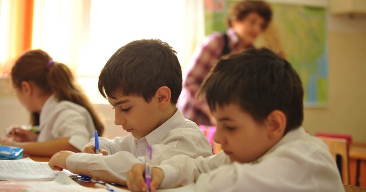 „Înțepături” între profesori pe tema creșterii normei. „Cum fac învățătoarele cele două ore remediale?” vs „Câinele moare de drum lung”