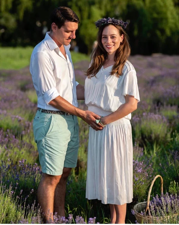 Cei doi sunt nerăbdători să își țină fiul sau fiica în brațe 