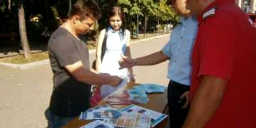 Pompierii i-au informat pe trecători despre activitatea lor
