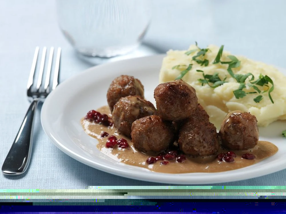 Chifteluţele suedeze cu sos de merişoare sunt printre cele mai populare produse IKEA FOTO Facebook