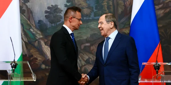 Peter Szijjarto si Serghei Lavrov FOTO EPA-EFE
