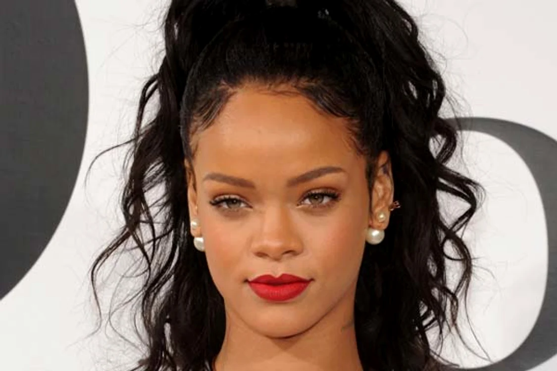 
    Rihanna este una dintre cele mai îndrăznețe vedete din punctul de vedere al stilului vestimentarfoto: Getty Images  