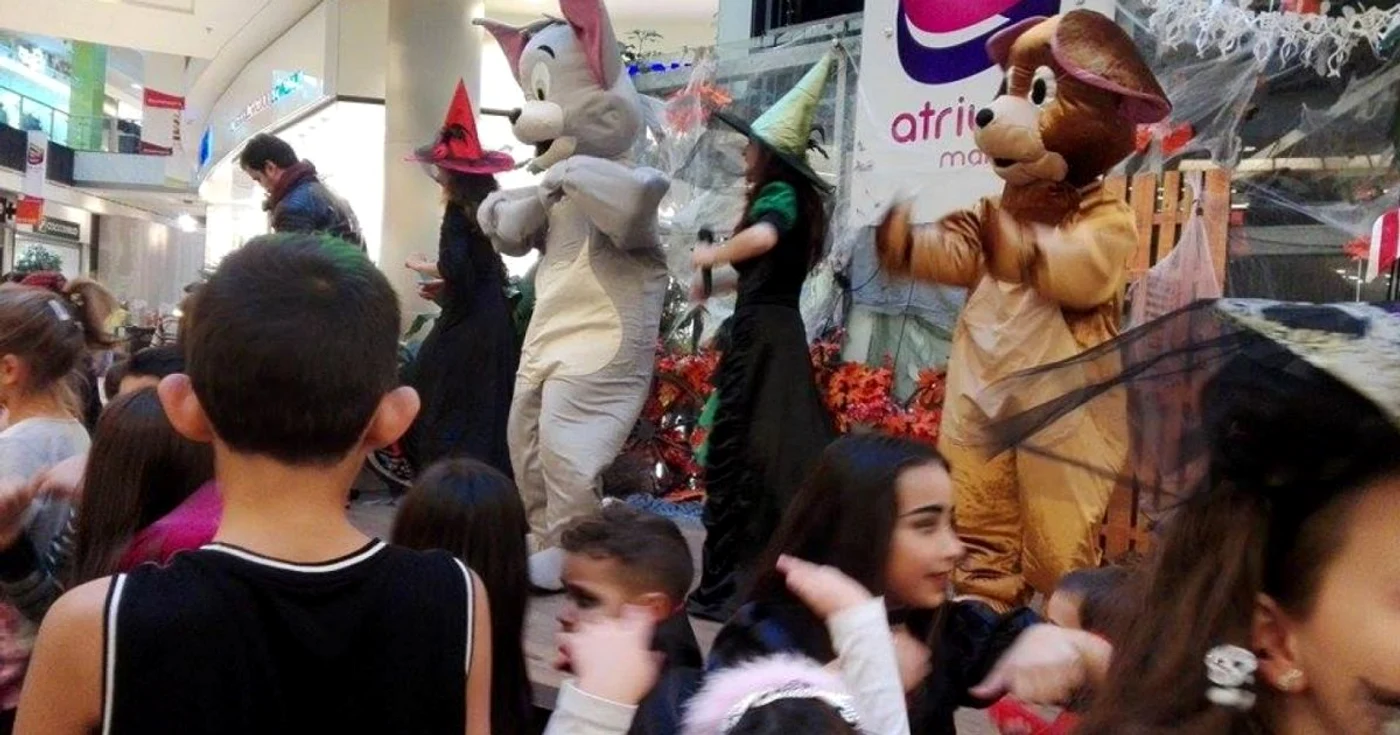 Tom şi Jerry alături de vrăjitoare FOTO Claudia Untaru