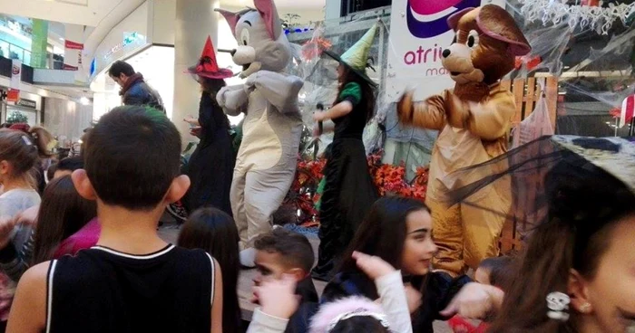 Tom şi Jerry alături de vrăjitoare FOTO Claudia Untaru