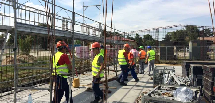 Militarii americani construiesc facilităţi în Baza aeriană de la Mihail Kogălniceanu Constanţa Foto Sînziana Ionescu