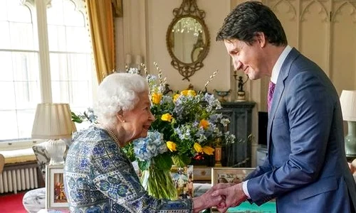 Regina Elisabeta Justin trudeau jpg