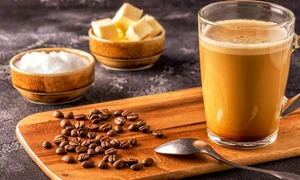 Cafea cu unt şi ulei de cocos jpeg