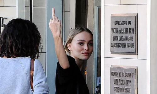 Exclusive Lily Rose Depp Out For Lunch With Friends jpeg