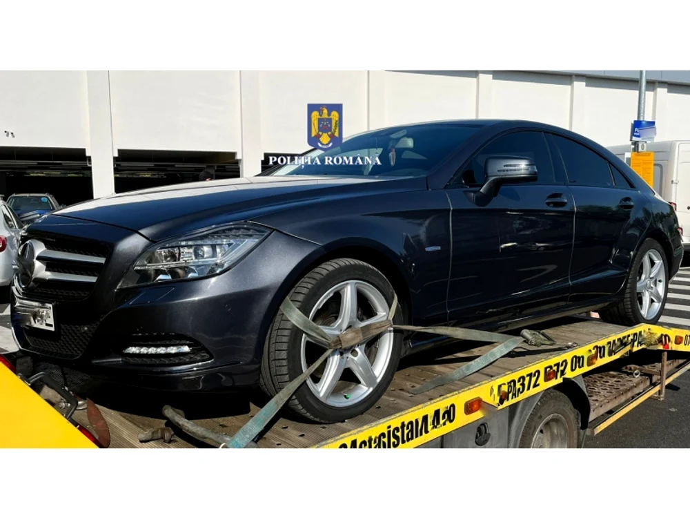 Un autoturism Mercedes, folosit la comiterea unui furt, a fost confiscat FOTO Poliţia Română