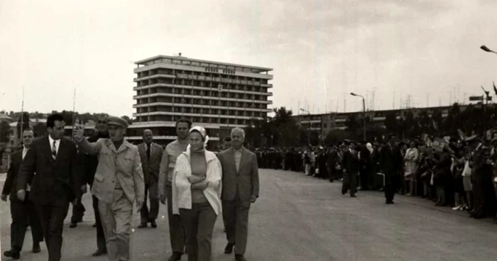 Aspect de la vizita de lucru a lui Nicolae Ceauşescu, a Elenei Ceauşescu
 întreprinsă în judeţul Tulcea (27-28 august 1976) FOTO Fototeca online a
 comunismului românesc, cota 179/1976