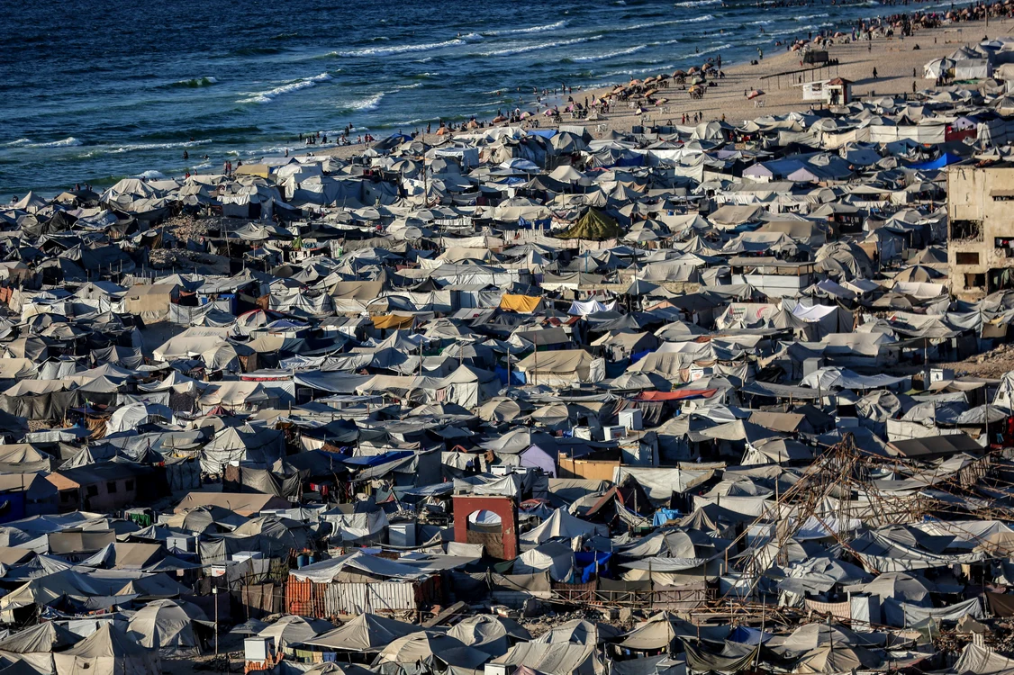 Sute de mii de oameni trăiesc în corturi în orașul palestinian Gaza (Foto: Profimedia)