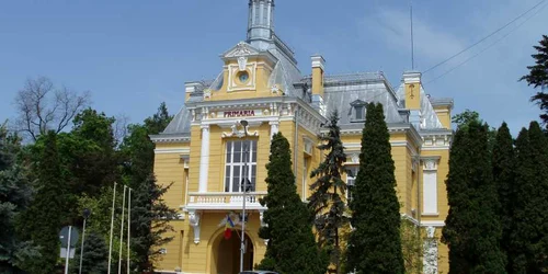 Din 25 de posturi vacante la Primăria Botoşani,  doar opt au fost ocupate 