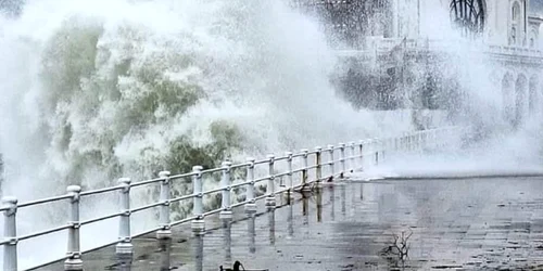 cazinoul din Constanta in timpul furtunii FOTO Eugen Rusu jpeg