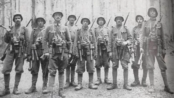 11 august: Franța declară război Austro–Ungariei jpeg
