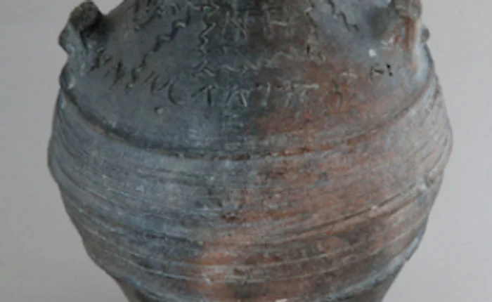 Vas ceramic descoperit la Capidava - prima atestare epigrafică a limbii române Sursa capodopere2019.ro