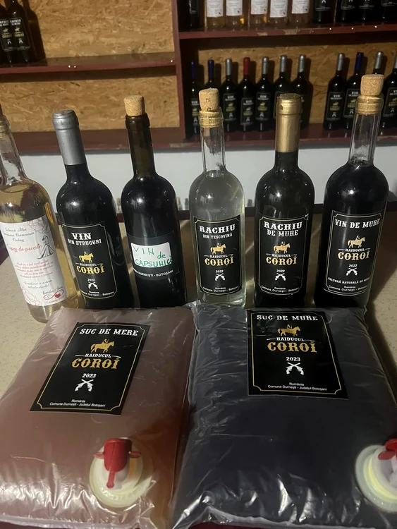 Rachiu de mure și vin de mure FOTO Vasile Sasu