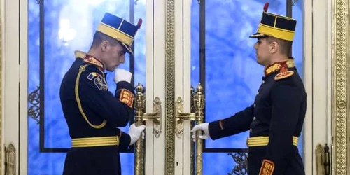 garda onoare jandarm usa cotroceni foto mediafax