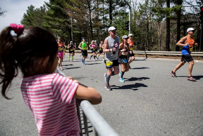 
    La maraton e greu să păstrezi distanța fizică între alergători Foto: Guliver / GettyImages  