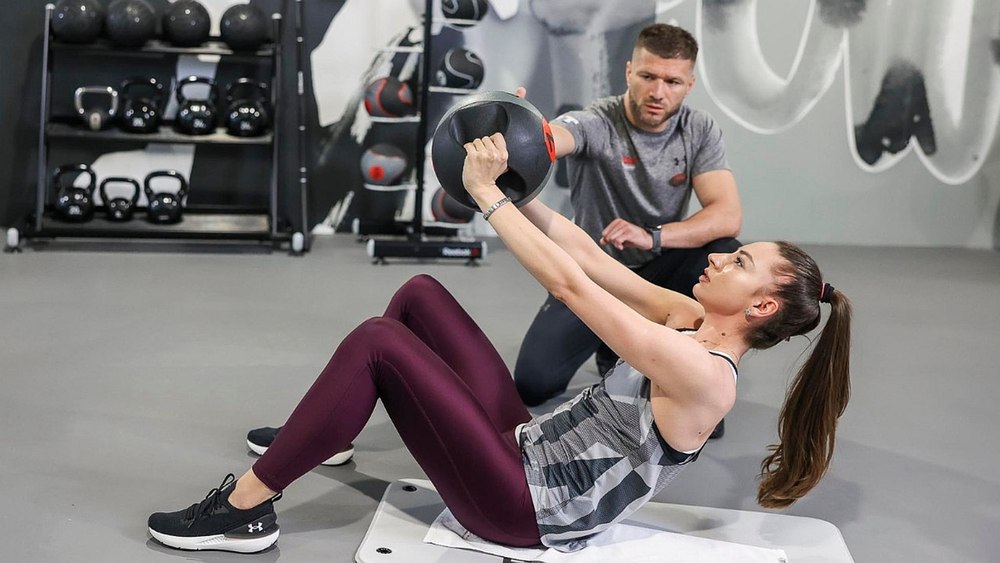 Cum te poate ajuta un antrenor personal să îți crești performanța sportivă