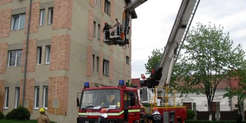 Bacău: Exerciţiu de alarmare şi evacuare publică în oraşul Dărmăneşti