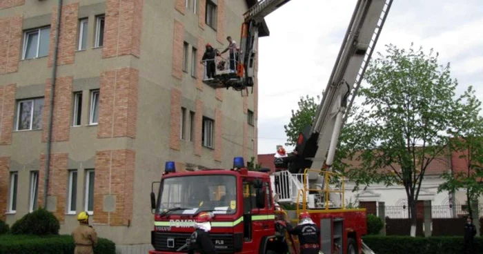 Bacău: Exerciţiu de alarmare şi evacuare publică în oraşul Dărmăneşti