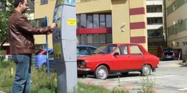 Începând cu 1 noiembrie vor fi puse în funcţiune parcometrele de la Piaţa Centrală şi de la mall-ul public