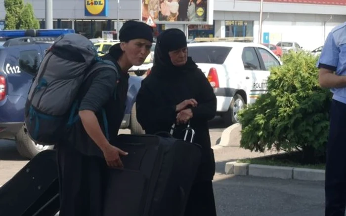 Cele două false călugăriţe au fost arestate şi internate la Psihiatrie Foto: captură video vremeanoua.ro