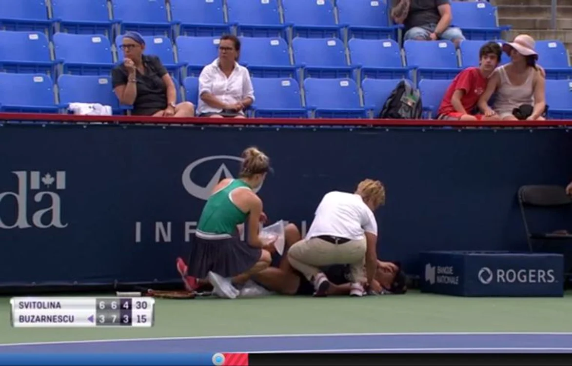 
    Elina Svitolina a fost prima care a venit lângă Mihaela Buzărnescu după accidentare  
