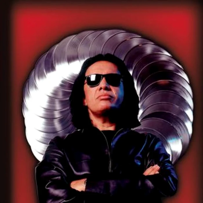 La începutul lunii septembrie, trupa americană glam rock Kiss a amânat patru concerte din actualul turneu după ce liderul grupului, basistul Gene Simmons, a fost confirmat cu Covid-19.