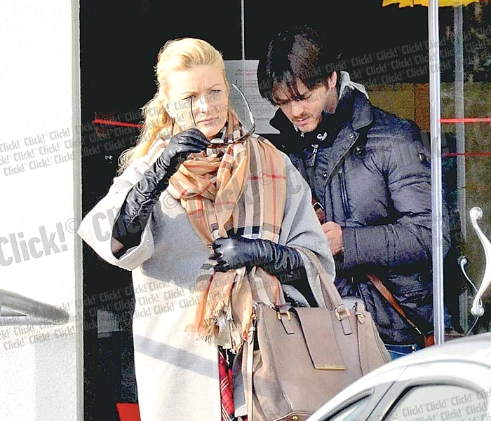 
    Mihai Petre  şi soţia lui,  Elwira, au  ieşit trişti  din spital  