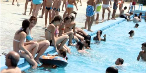 Vremea a tăiat din profiturile ştrandurilor