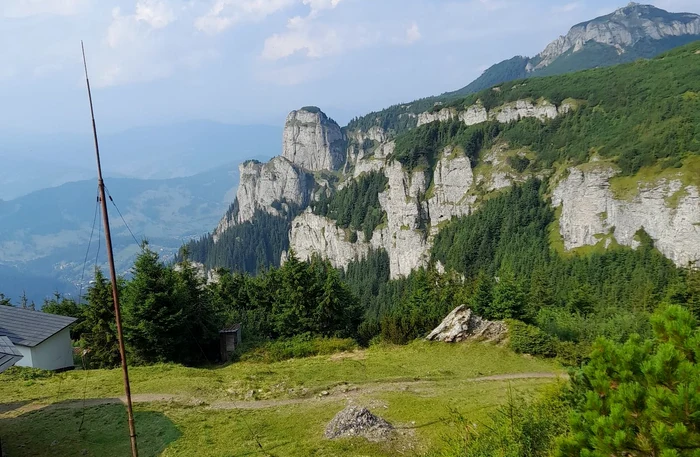 Stâncile de la Scăldătoarea vulturilor FOTO Facebook muntele Ceahlău - Marius Cotun