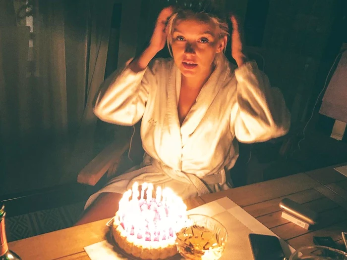 Diana Dumitrescu, la miezul nopții, surprinsă de soț cu tort aniversarfoto: Facebook