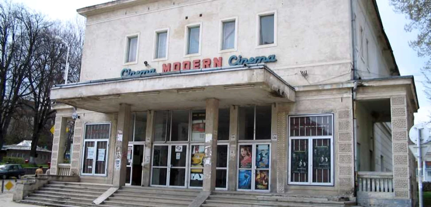Cinema Modern, ultimul cinematograf funcţional din Suceava, închis şi el în urmă cu mai mulţi ani