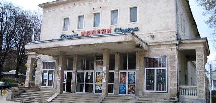 Cinema Modern, ultimul cinematograf funcţional din Suceava, închis şi el în urmă cu mai mulţi ani