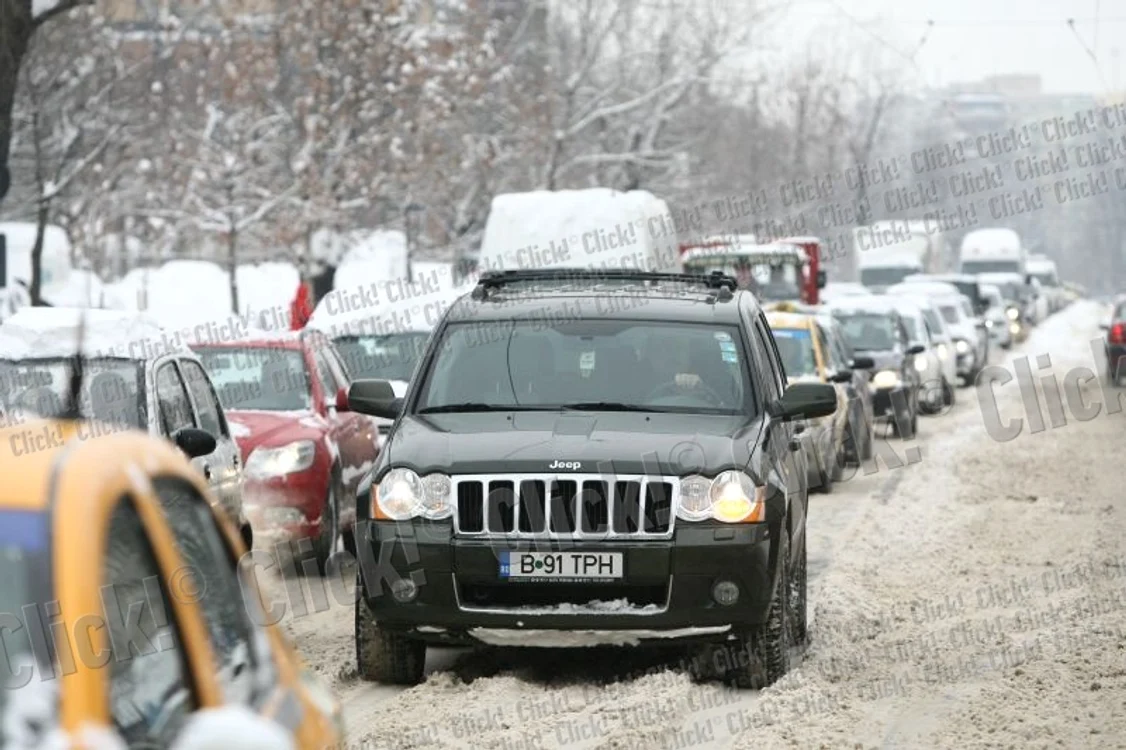 Zăpadă pe străzile Capitalei (foto: Dorin Constanda)