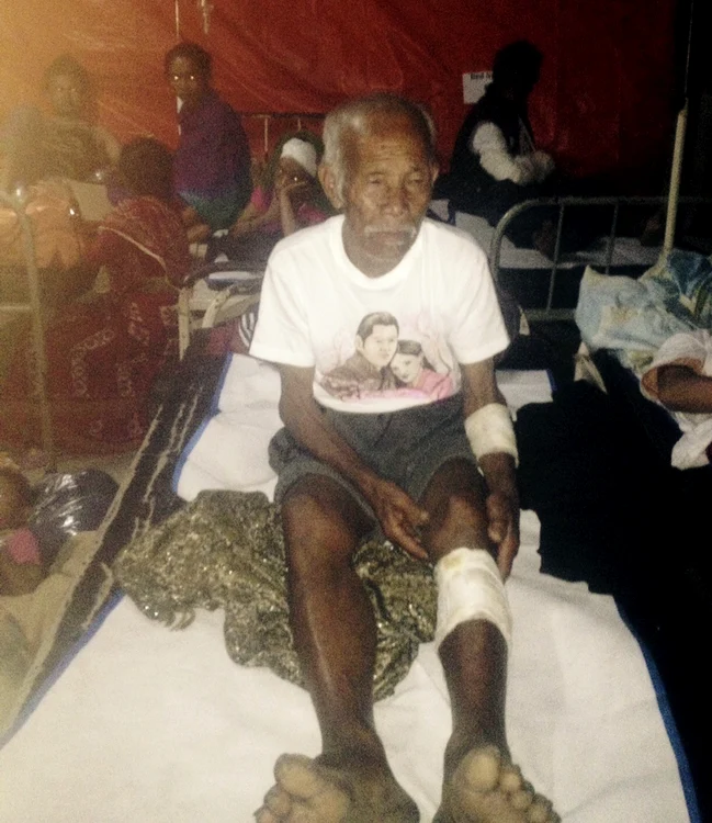 Centenarul a primit îngrijiri medicale imediat după ce a fost salvat de sub ruinele casei sale