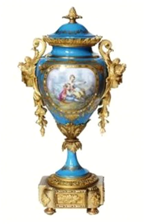 Amfora decorativa
Atelier Sèvres,  Franta
Portelan pictat,  bronz aurit
4/4 sec. XIX
