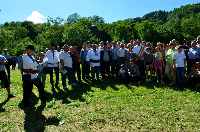 Foști locuitori ai satului Geamăna FOTO Corneliu Oprișa