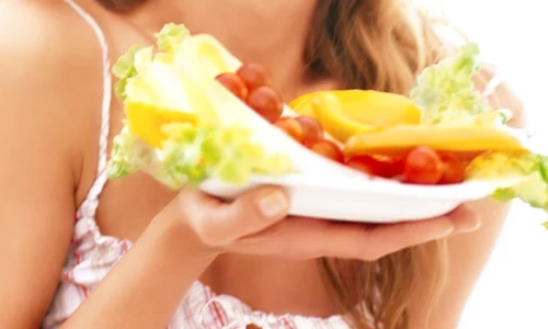 Dacă vrei să încerci lucruri noi, adaugă în salată avocado sau fructe proaspete jpeg