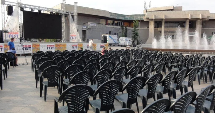 Ecranul uriaş va fi amplasat pe esplanada din centrul Slatinei (FOTO: Mugurel Manea)