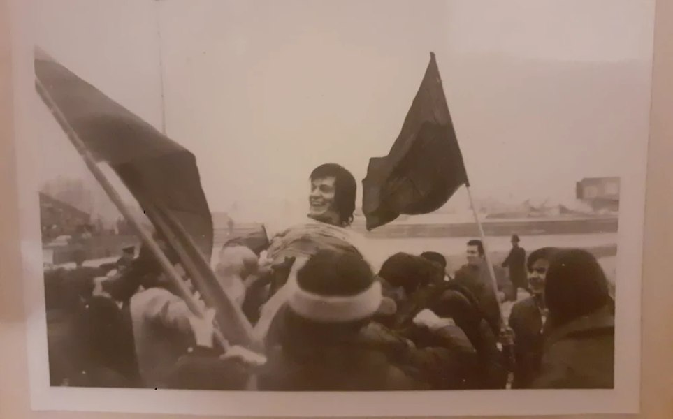 Dezvăluiri despre metodele arhaice ale unui celebru antrenor român de fotbal. Își pregătea atacanții cu ajutorul unui tun 