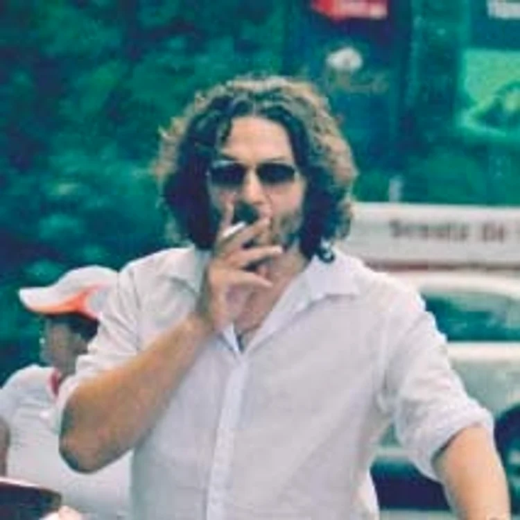 Florin Dumitrescu a fumat ţigară după ţigară