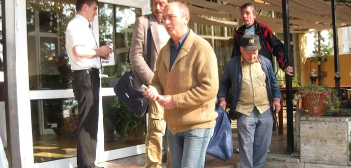 Unii ploieşteni au rămas pe afară deşi primiseră invitaţii