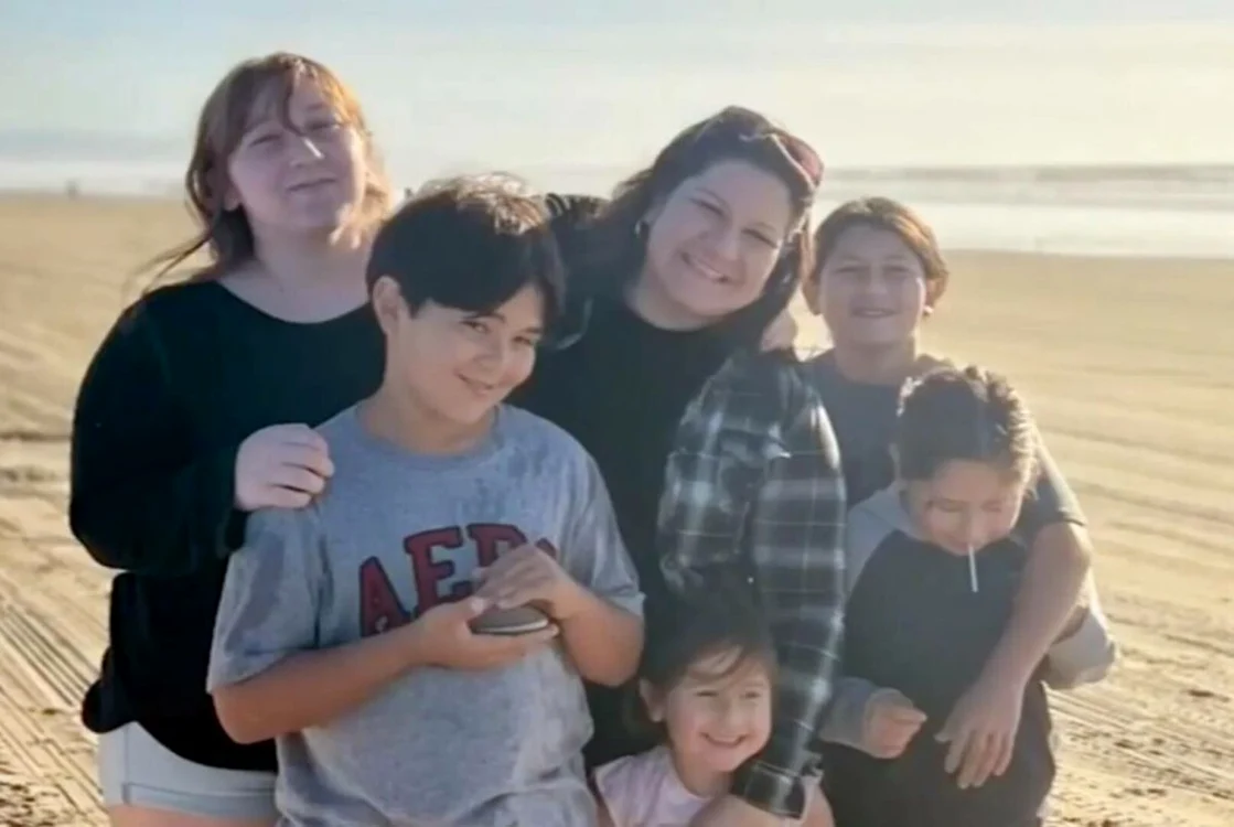 Charlotte Russ și copiii, amendați în California pentru că au cules moluște