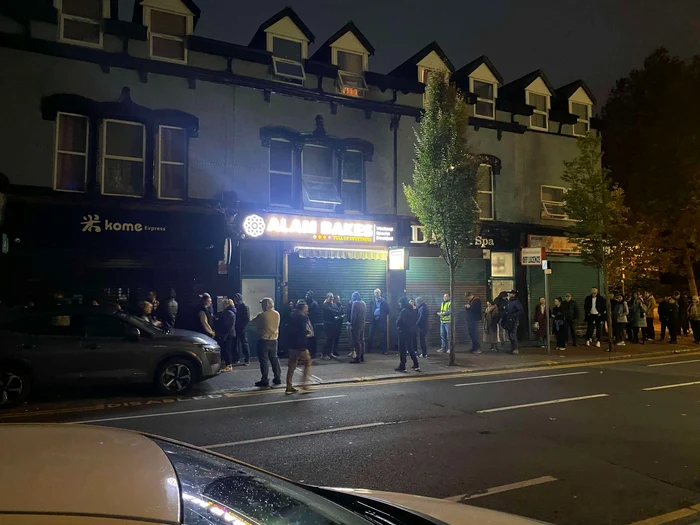 Cozi la secția de votare din Londra/FOTO:Deschide,md