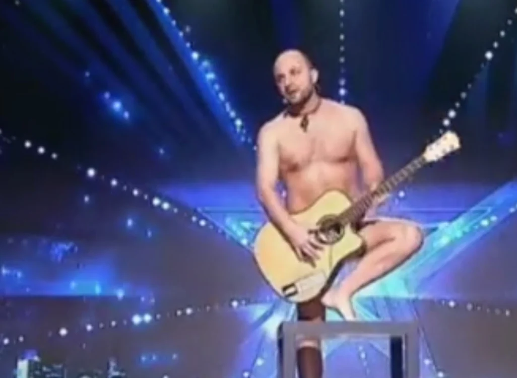 Marius Gheorghiu (35 de ani) este singurul concurent de la „Românii au talent” care a apărut gol-pușcă în fața juraților și publiculuicaptură: PRO TV