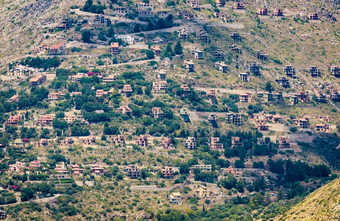 170 de vile ridicate ilegal pe ”Dealul Dezonoarei” din Sicilia zac acum în ruinefoto: Shutterstock