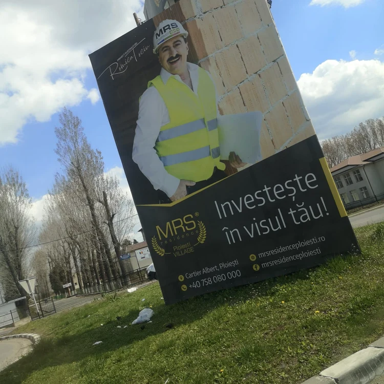 
    Romică a filmat  pe şantier  această reclamă  