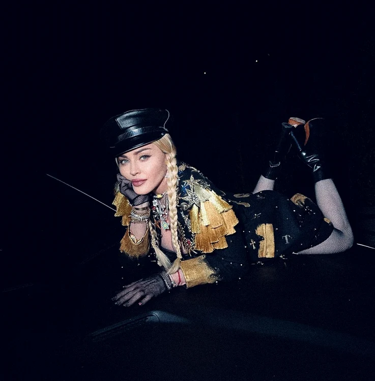 Madonna adoră să pozeze în stilu-i inconfundabil - foto Instagram